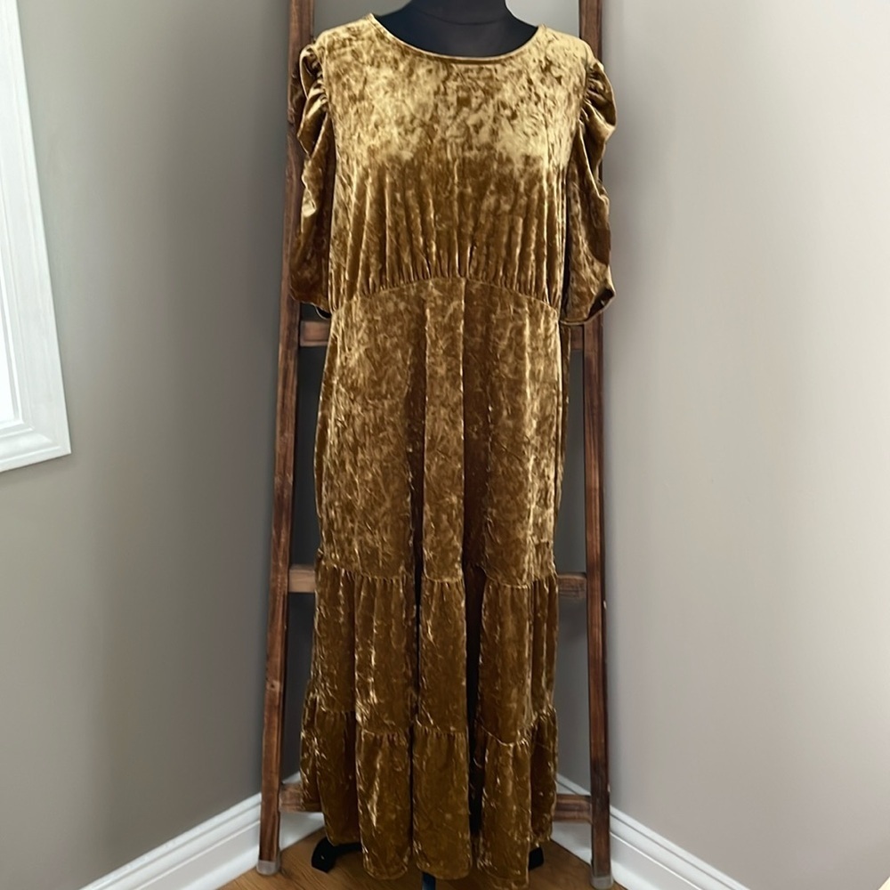 Who What Wear Gold Crushed Velvet Ruched Sleeve Dress - Picture 2 of 10